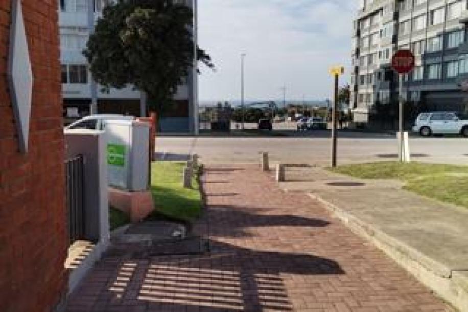 2 Bedroom Apartment / Flat for Sale in Humewood-20
