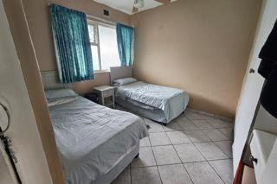 2 Bedroom Apartment / Flat for Sale in Margate Beach-10