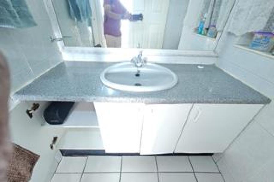 2 Bedroom Apartment / Flat for Sale in Margate Beach-18