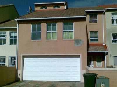 3 Bedroom House in Muizenberg-1