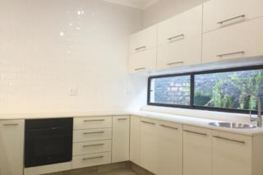 4 Bedroom House for Sale in Sunnyridge-10