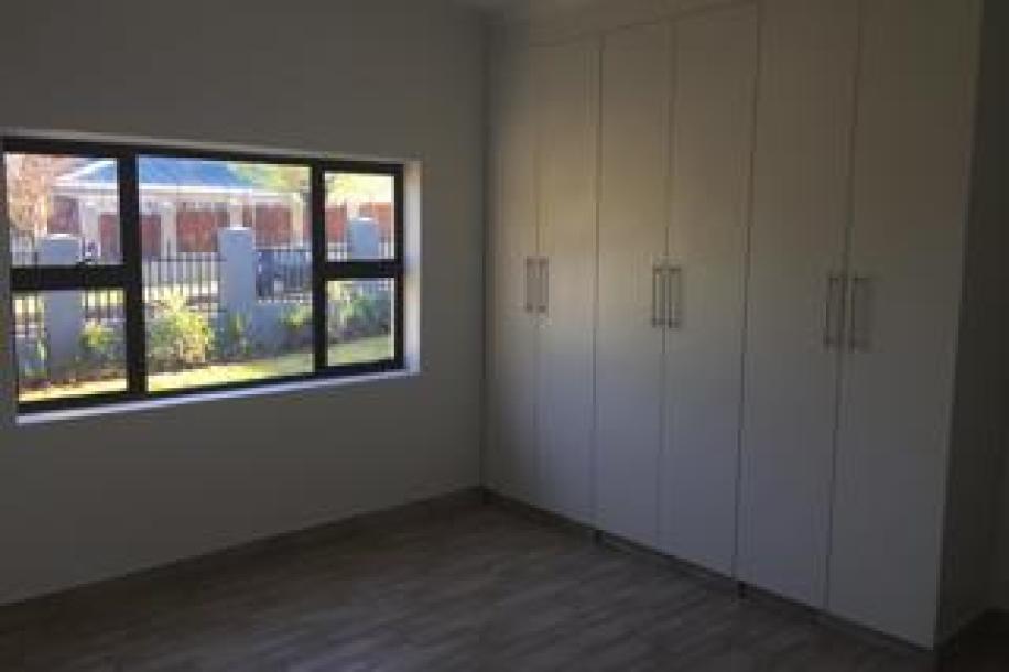 4 Bedroom House for Sale in Sunnyridge-14