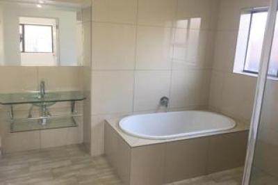 4 Bedroom House for Sale in Sunnyridge-16