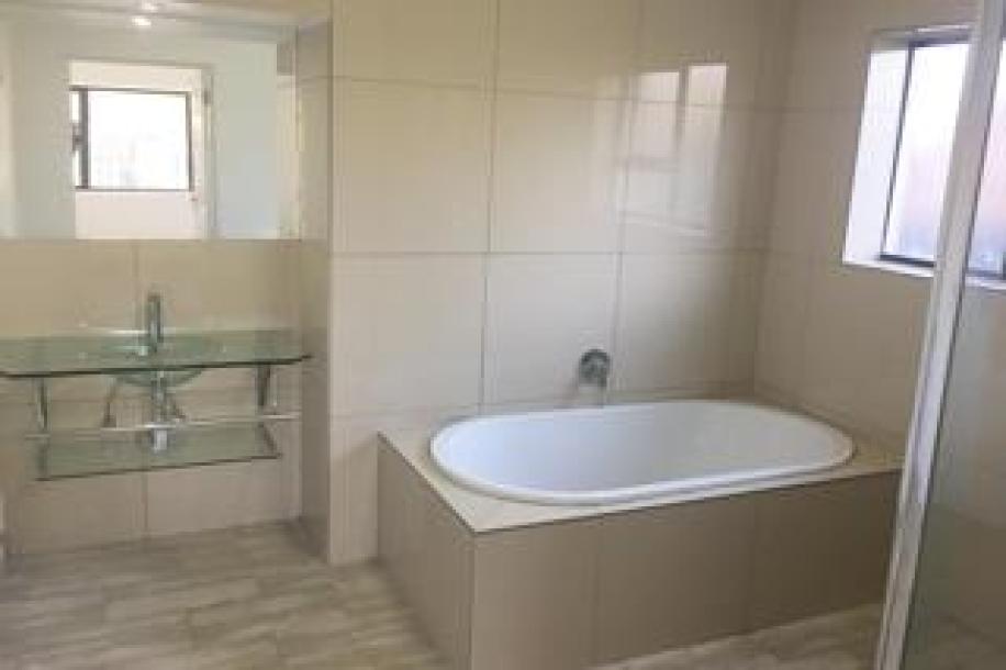 4 Bedroom House for Sale in Sunnyridge-16