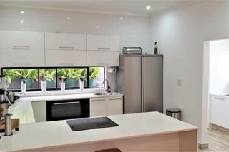 4 Bedroom House for Sale in Sunnyridge-2