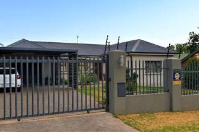 4 Bedroom House for Sale in Sunnyridge-3