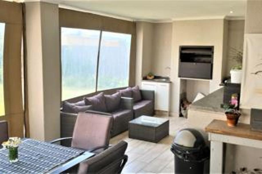 4 Bedroom House for Sale in Sunnyridge-5