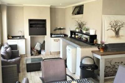 4 Bedroom House for Sale in Sunnyridge-6