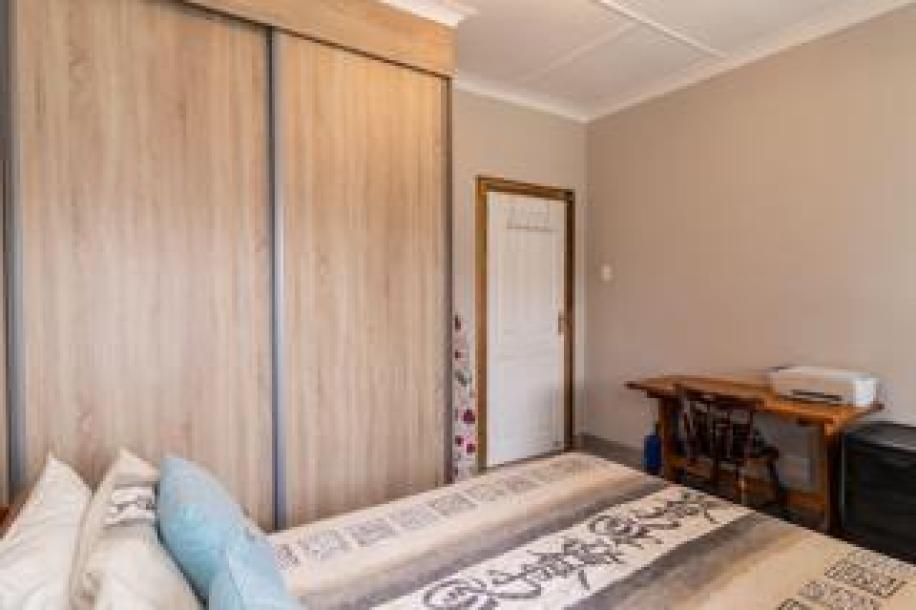 4 Bedroom House for Sale in Sunnyridge-12