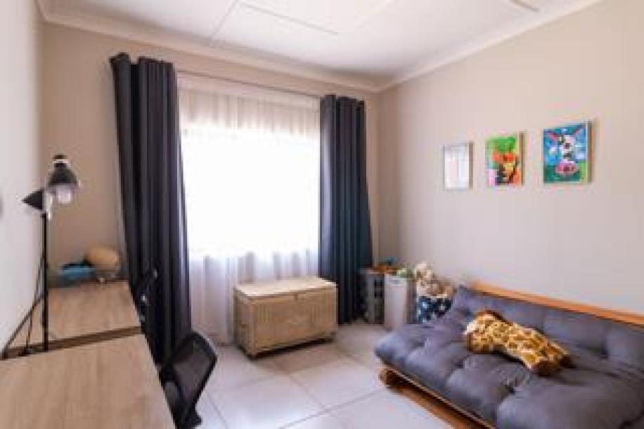 4 Bedroom House for Sale in Sunnyridge-14