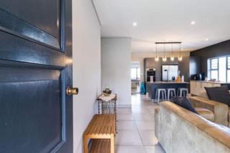 4 Bedroom House for Sale in Sunnyridge-3