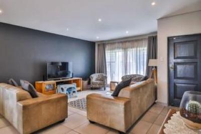 4 Bedroom House for Sale in Sunnyridge-4