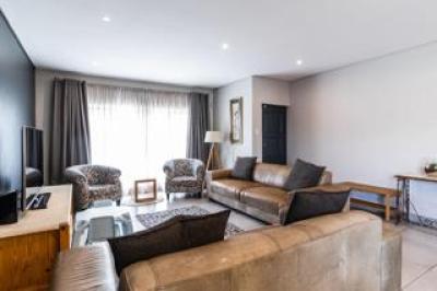 4 Bedroom House for Sale in Sunnyridge-5