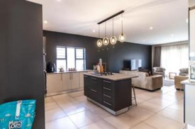4 Bedroom House for Sale in Sunnyridge-8