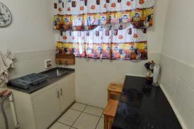 2 Bedroom Apartment / Flat to Rent in Humewood-4