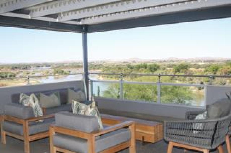 3 Bedroom Apartment / Flat to Rent in Upington Central-10