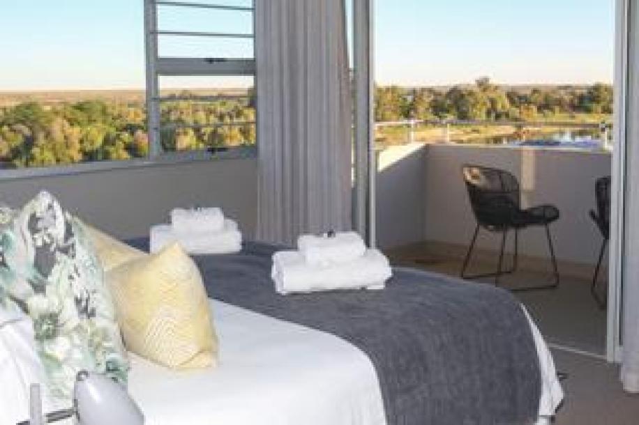 3 Bedroom Apartment / Flat to Rent in Upington Central-8