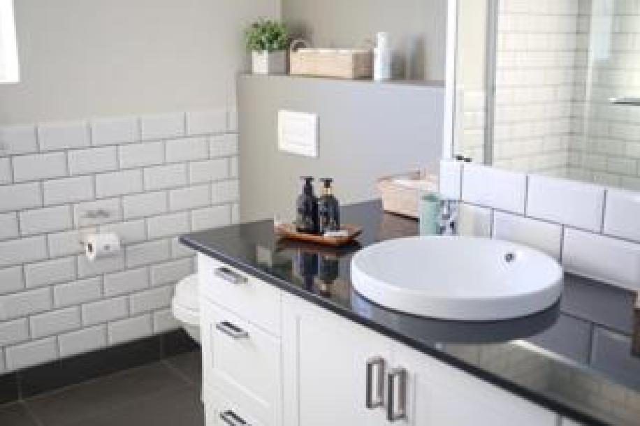 3 Bedroom Apartment / Flat to Rent in Upington Central-9