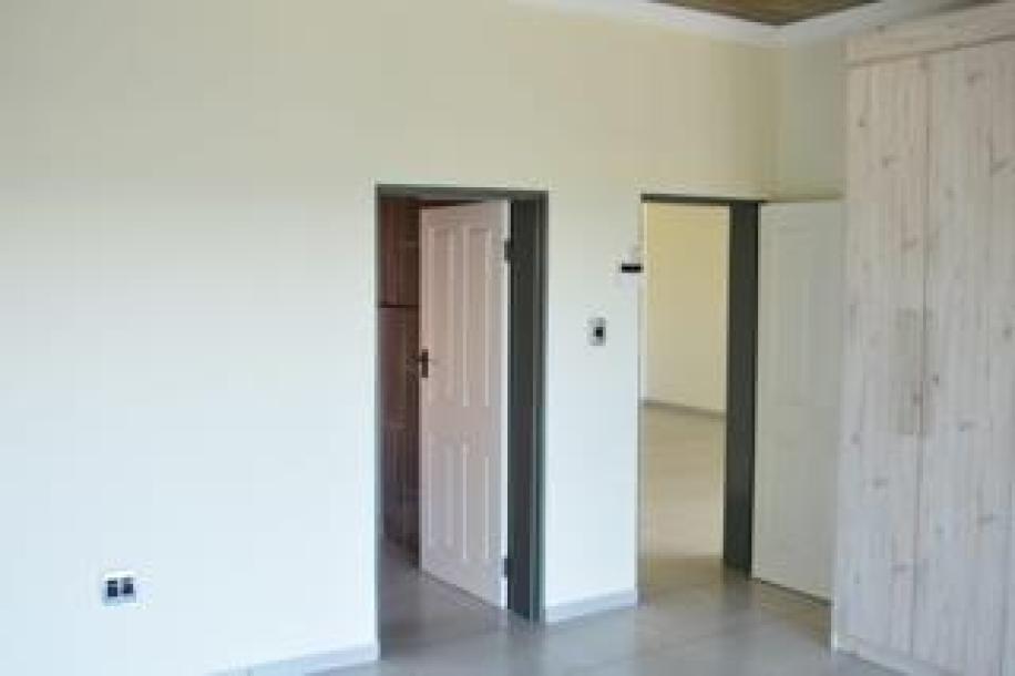 4 Bedroom Apartment / Flat to Rent in Vaalpark-12