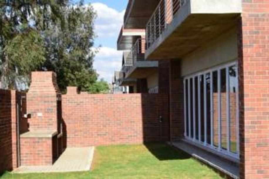 4 Bedroom Apartment / Flat to Rent in Vaalpark-17