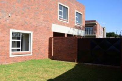 4 Bedroom Apartment / Flat to Rent in Vaalpark-18
