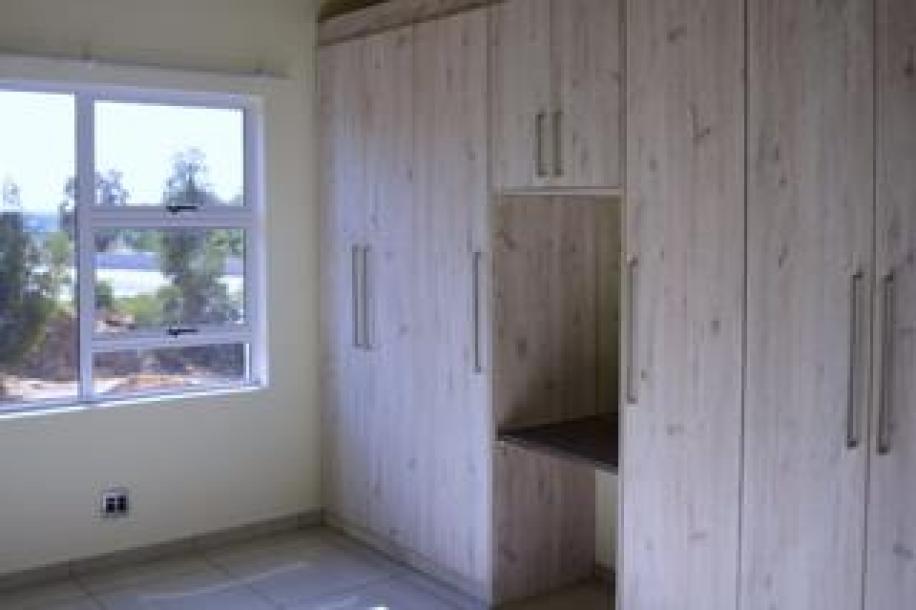 4 Bedroom Apartment / Flat to Rent in Vaalpark-2