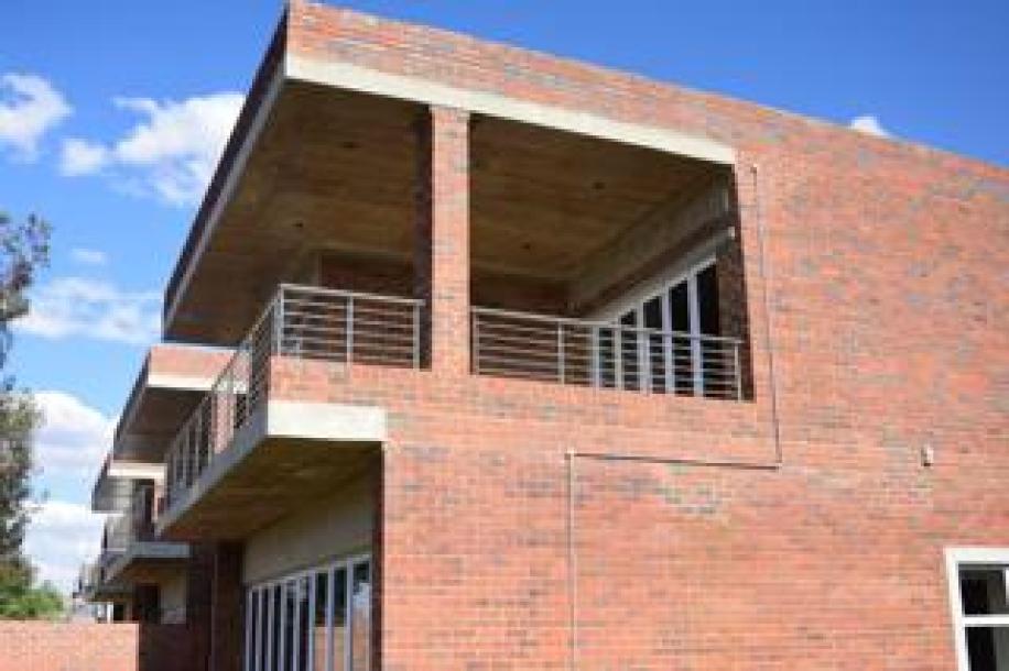 4 Bedroom Apartment / Flat to Rent in Vaalpark-3