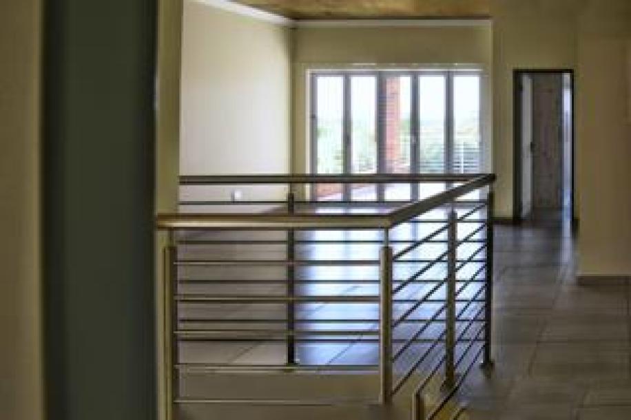 4 Bedroom Apartment / Flat to Rent in Vaalpark-4