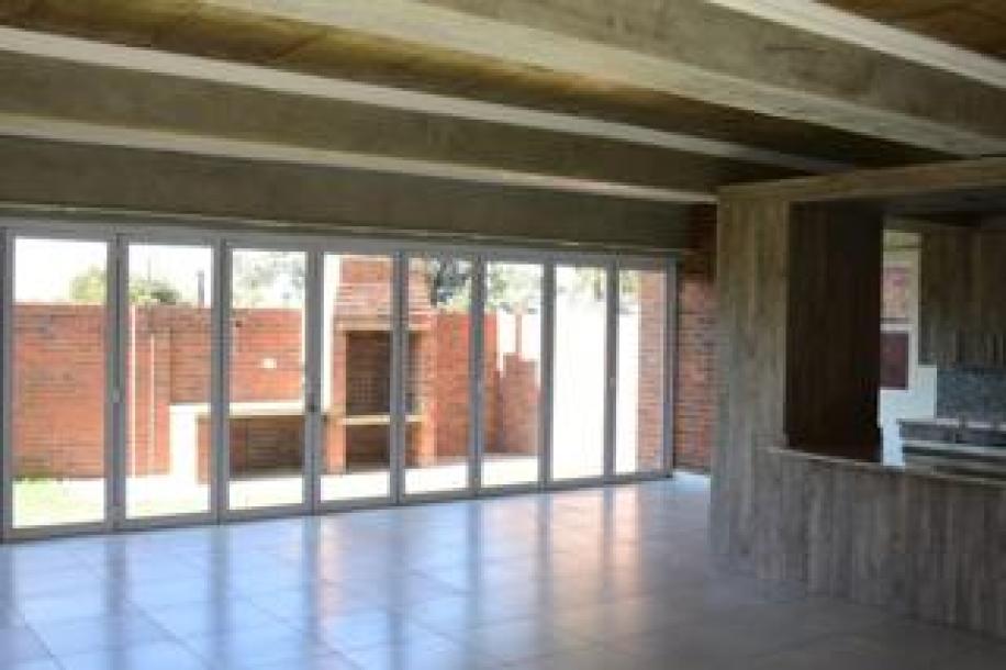 4 Bedroom Apartment / Flat to Rent in Vaalpark-8