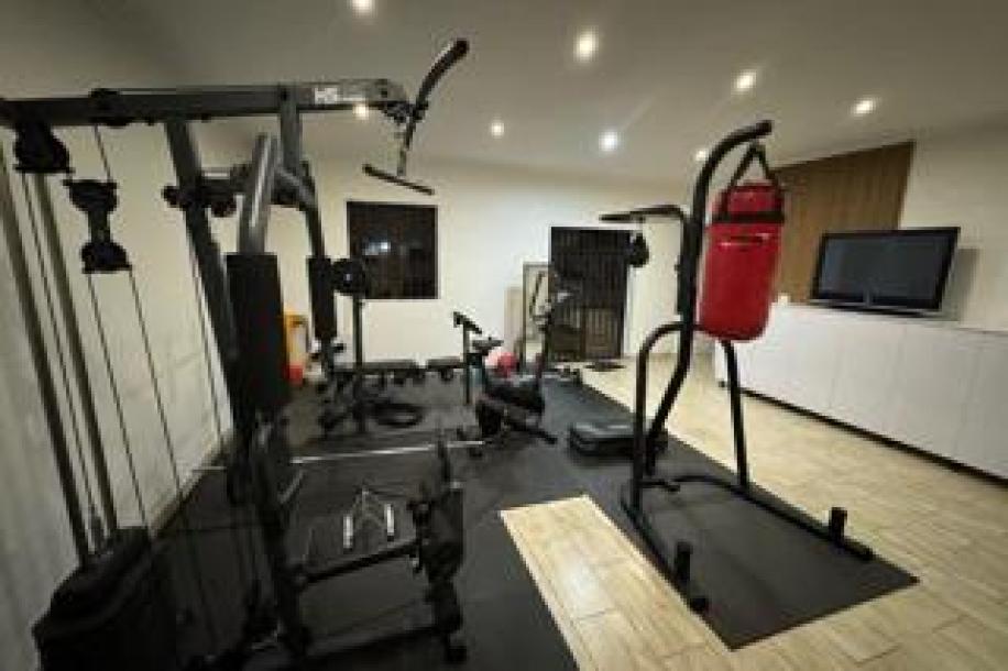 4 Bedroom House for Sale in Escombe-11