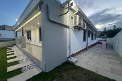 4 Bedroom House for Sale in Escombe-13