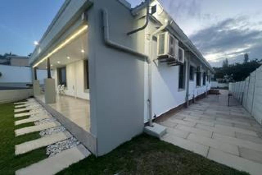 4 Bedroom House for Sale in Escombe-13