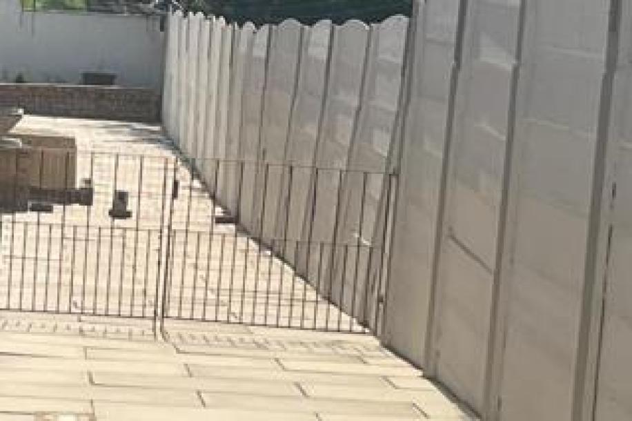 4 Bedroom House for Sale in Escombe-16