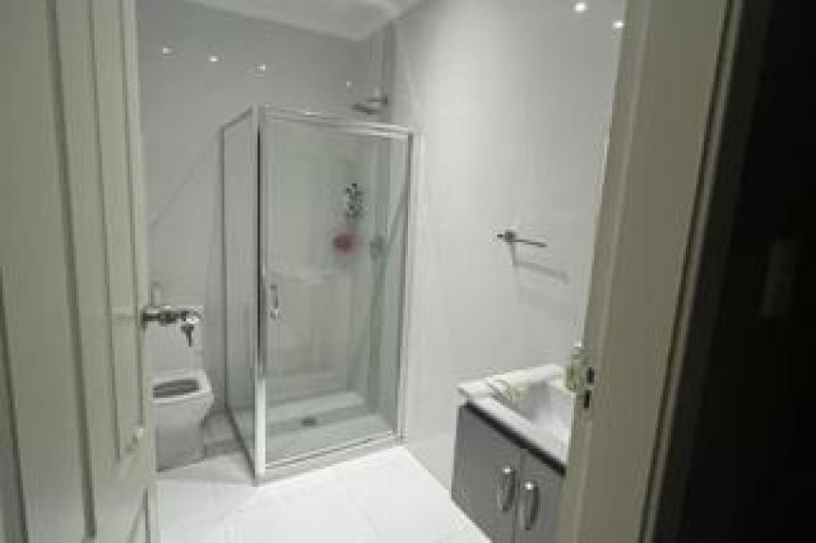 4 Bedroom House for Sale in Escombe-3