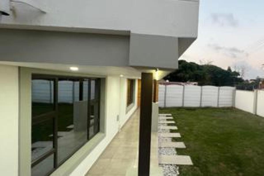 4 Bedroom House for Sale in Escombe-6