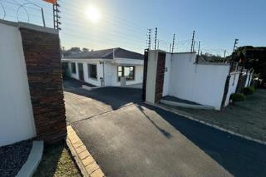 4 Bedroom House for Sale in Escombe-9