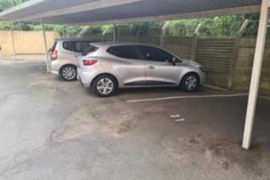 2.5 Bedroom Apartment / Flat for Sale in Northdene-4