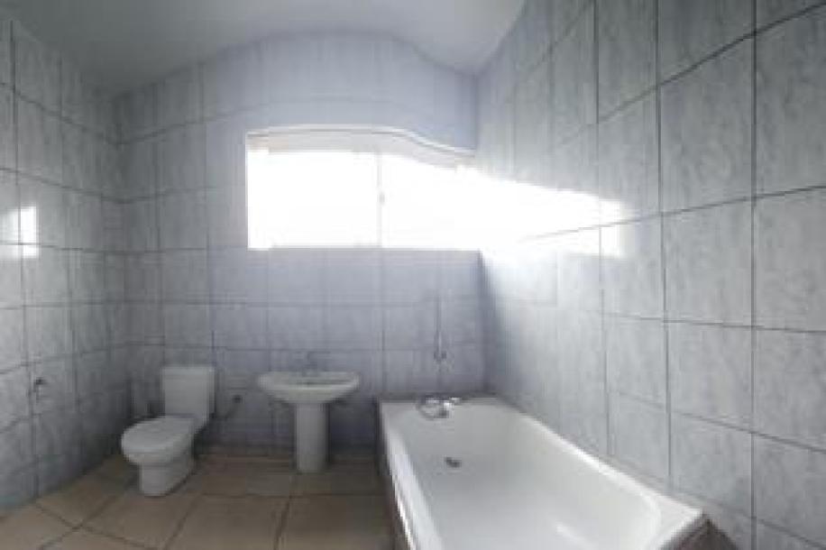 2.5 Bedroom Apartment / Flat for Sale in Northdene-6