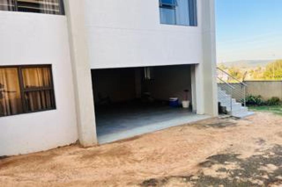 5 Bedroom House for Sale in Drum Rock-3