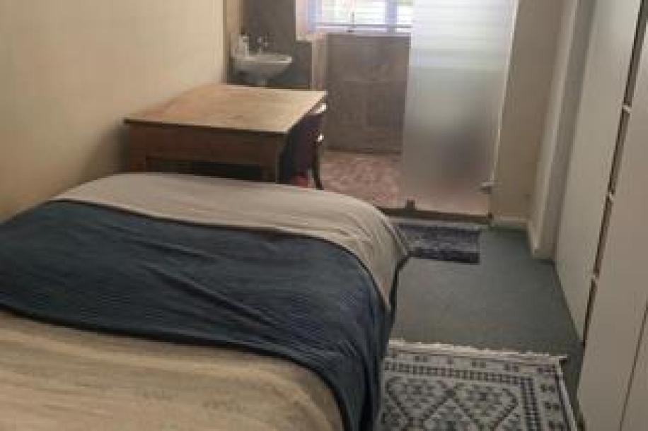 1 Bedroom Apartment / Flat to Rent in Vredehoek-3