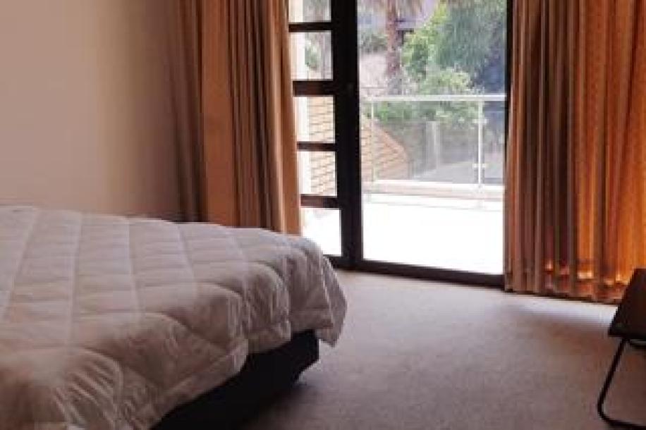 3 Bedroom House to Rent in Bassonia Estate-13