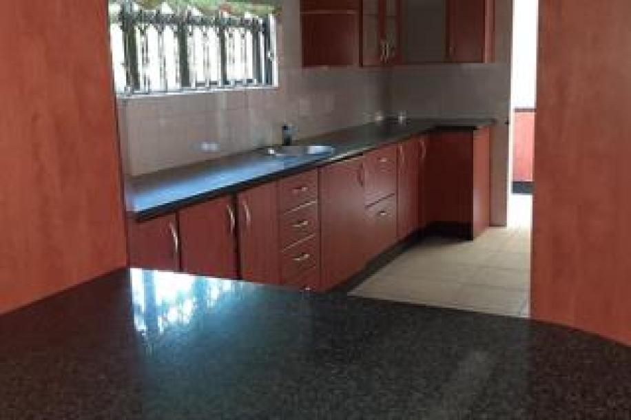 3 Bedroom House to Rent in Bassonia Estate-3