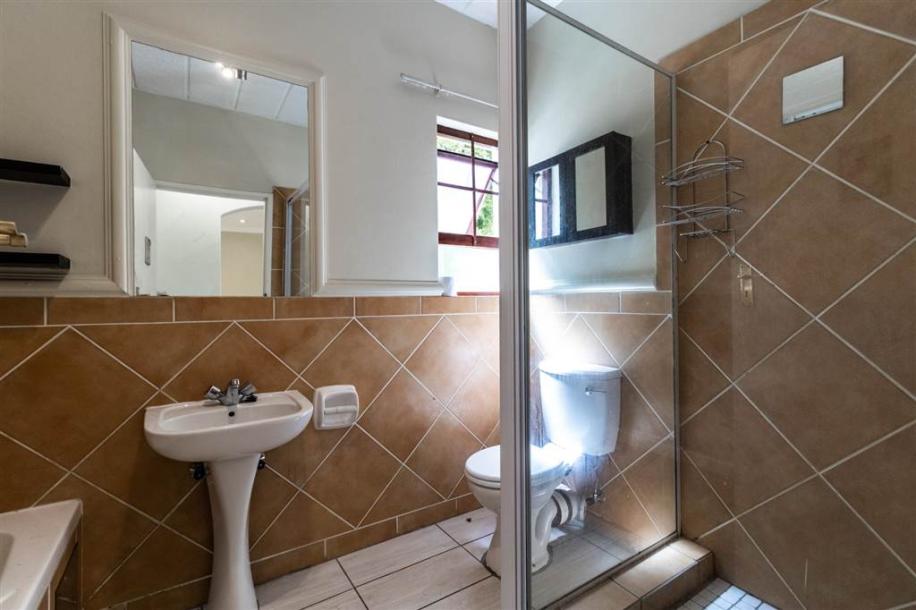 2 Bedroom Apartment in Saxonwold-4