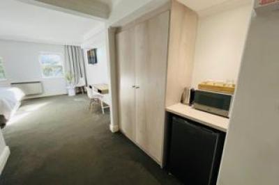 0.5 Bedroom Apartment / Flat to Rent in Cape Town City Centre