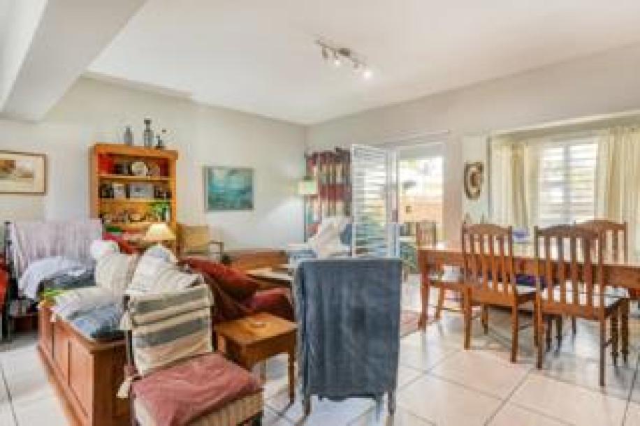 2 Bedroom Apartment / Flat to Rent in Gardens-1