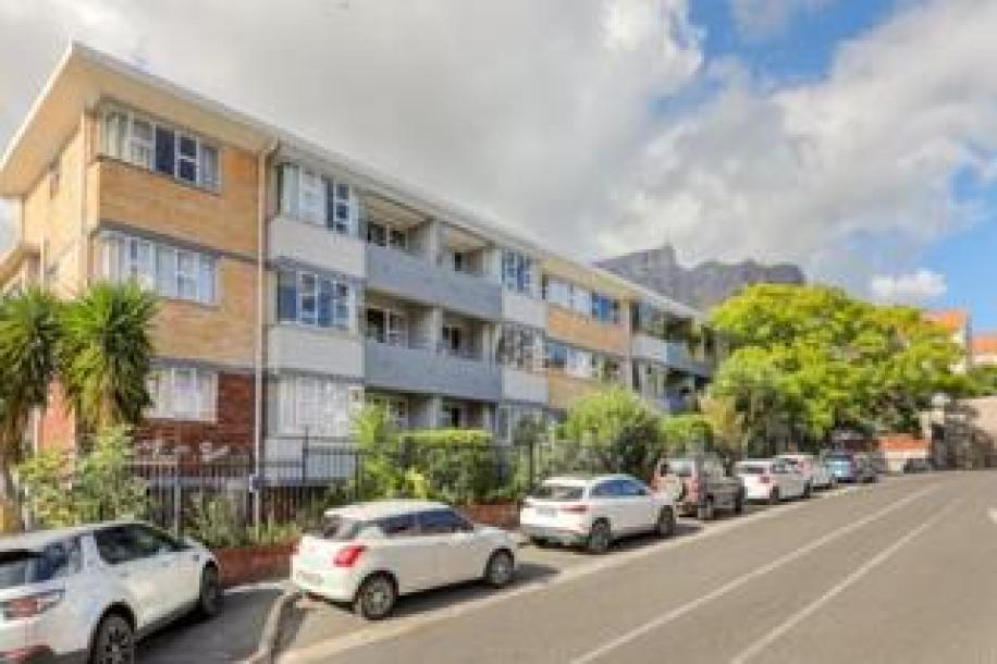 2 Bedroom Apartment / Flat to Rent in Gardens-2