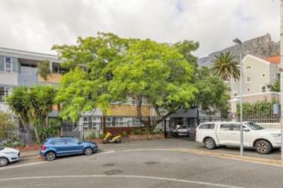 2 Bedroom Apartment / Flat to Rent in Gardens-3