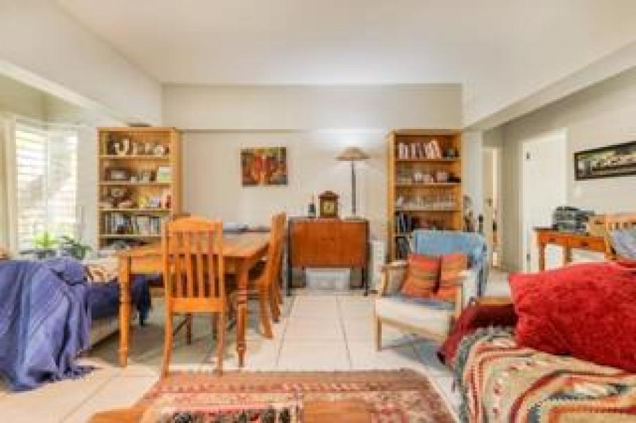 2 Bedroom Apartment / Flat to Rent in Gardens-5