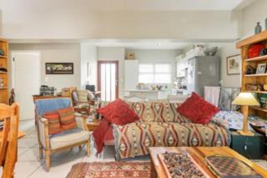 2 Bedroom Apartment / Flat to Rent in Gardens-6