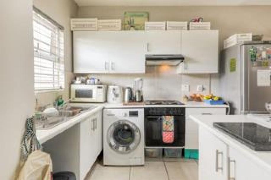 2 Bedroom Apartment / Flat to Rent in Gardens-9